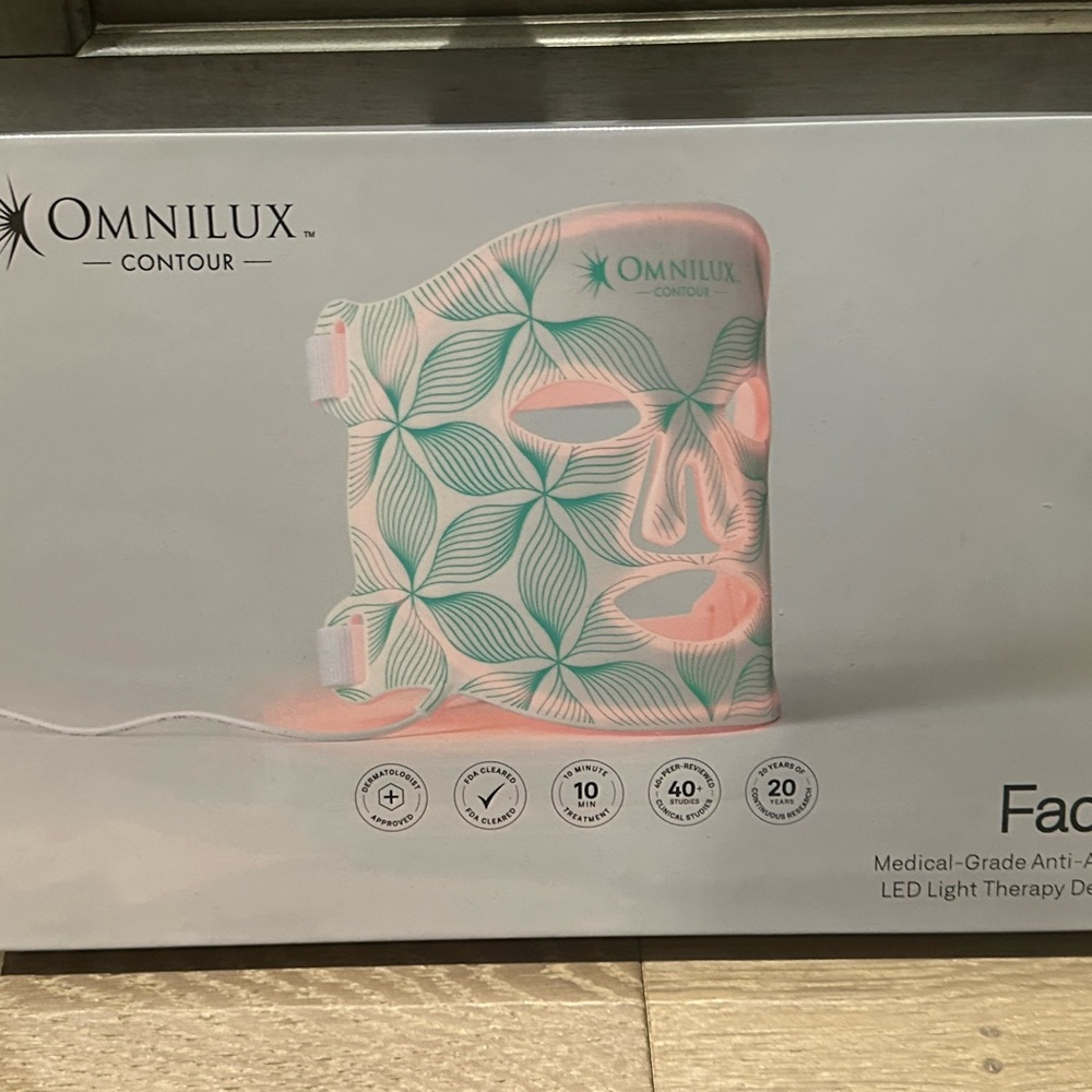 Omnilux Contour LED Face Mask - White and Green